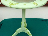 mobile-decorato-tavolino-lato