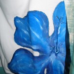 maglietta dipinta a fiore